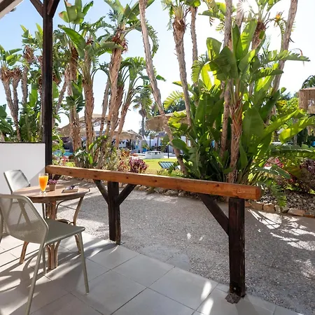 Aquarius Aparthotel 3*