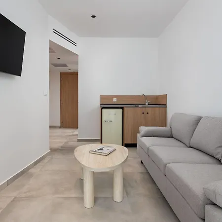 Aquarius Aparthotel 3*